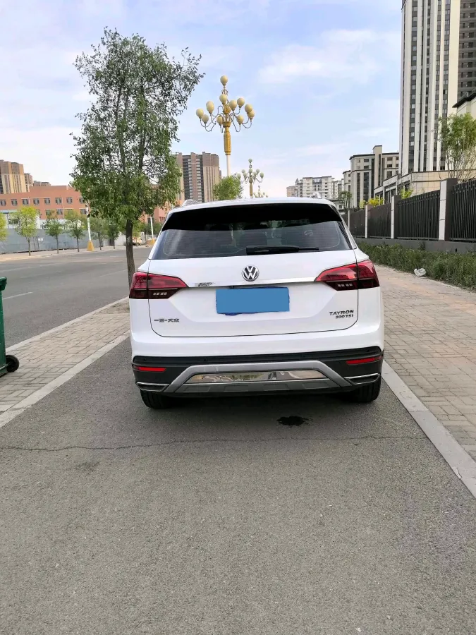 2019 Jeep Cherokee 2.0T 234HP L4 9AT,autocango,china used car exporter,china ev exporter,chinese used car exporter,chinese used ev exporter