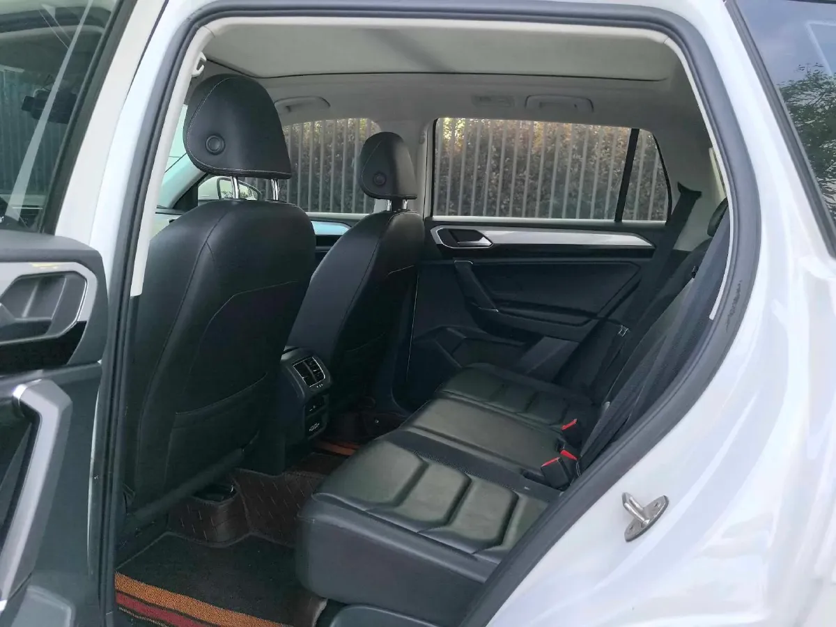 2019 Jeep Cherokee 2.0T 234HP L4 9AT,autocango,china used car exporter,china ev exporter,chinese used car exporter,chinese used ev exporter