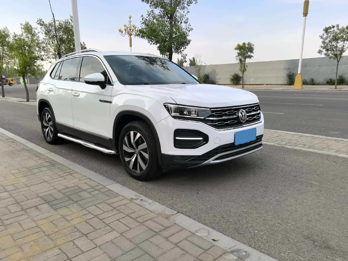 2019 Jeep Cherokee 2.0T 234HP L4 9AT,autocango,china used car exporter,china ev exporter,chinese used car exporter,chinese used ev exporter
