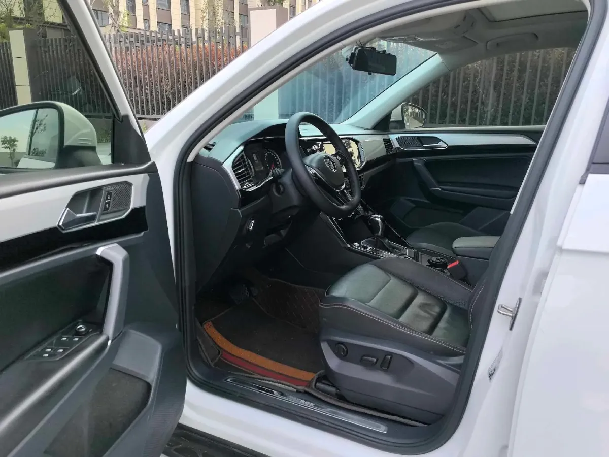 2019 Jeep Cherokee 2.0T 234HP L4 9AT,autocango,china used car exporter,china ev exporter,chinese used car exporter,chinese used ev exporter