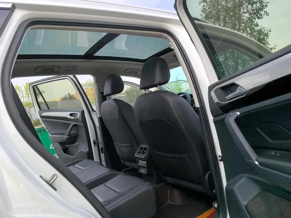 2019 Jeep Cherokee 2.0T 234HP L4 9AT,autocango,china used car exporter,china ev exporter,chinese used car exporter,chinese used ev exporter