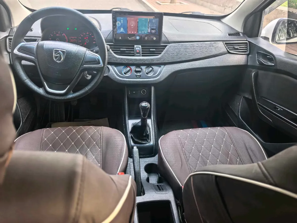 2016 BaoJun 310 1.2L 82HP L4 5MT,autocango,china used car exporter,china ev exporter,chinese used car exporter,chinese used ev exporter