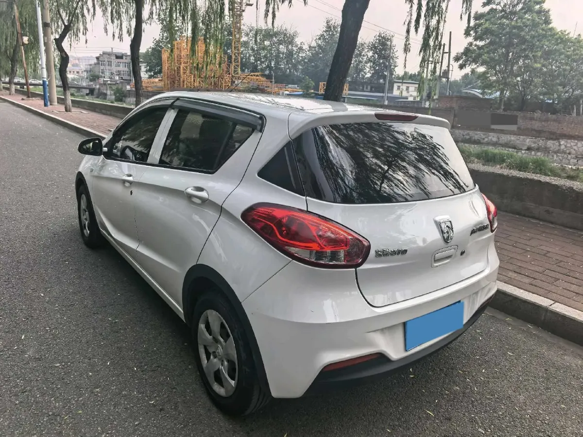 2016 BaoJun 310 1.2L 82HP L4 5MT,autocango,china used car exporter,china ev exporter,chinese used car exporter,chinese used ev exporter