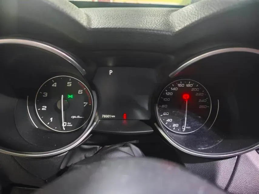 2017 Jaguar XE 2.0T 240HP L4 8AT,autocango,china used car exporter,china ev exporter,chinese used car exporter,chinese used ev exporter