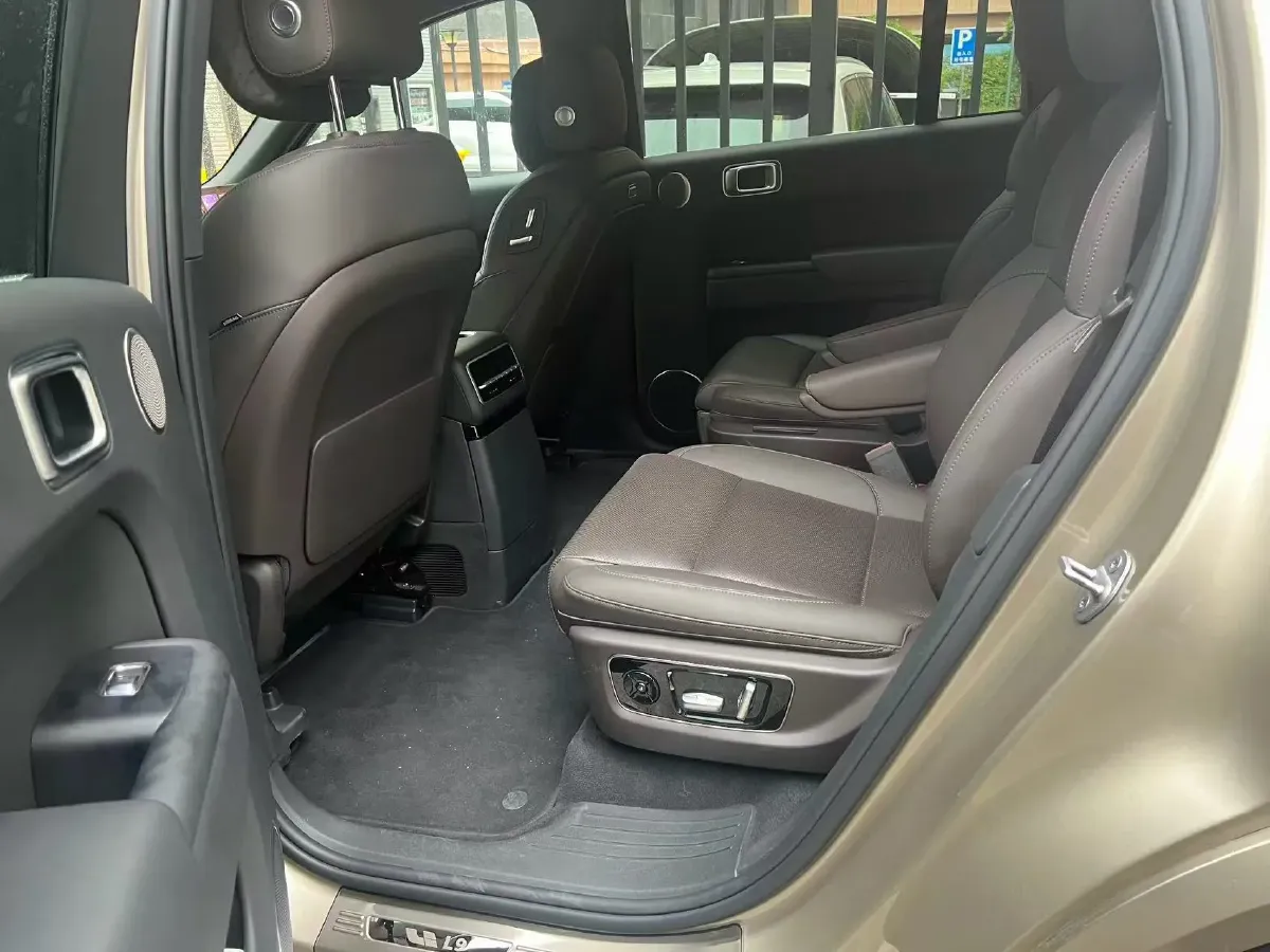 2023 Li L9 Range Extended 154HP REEV 42.6KWH,autocango,china used car exporter,china ev exporter,chinese used car exporter,chinese used ev exporter