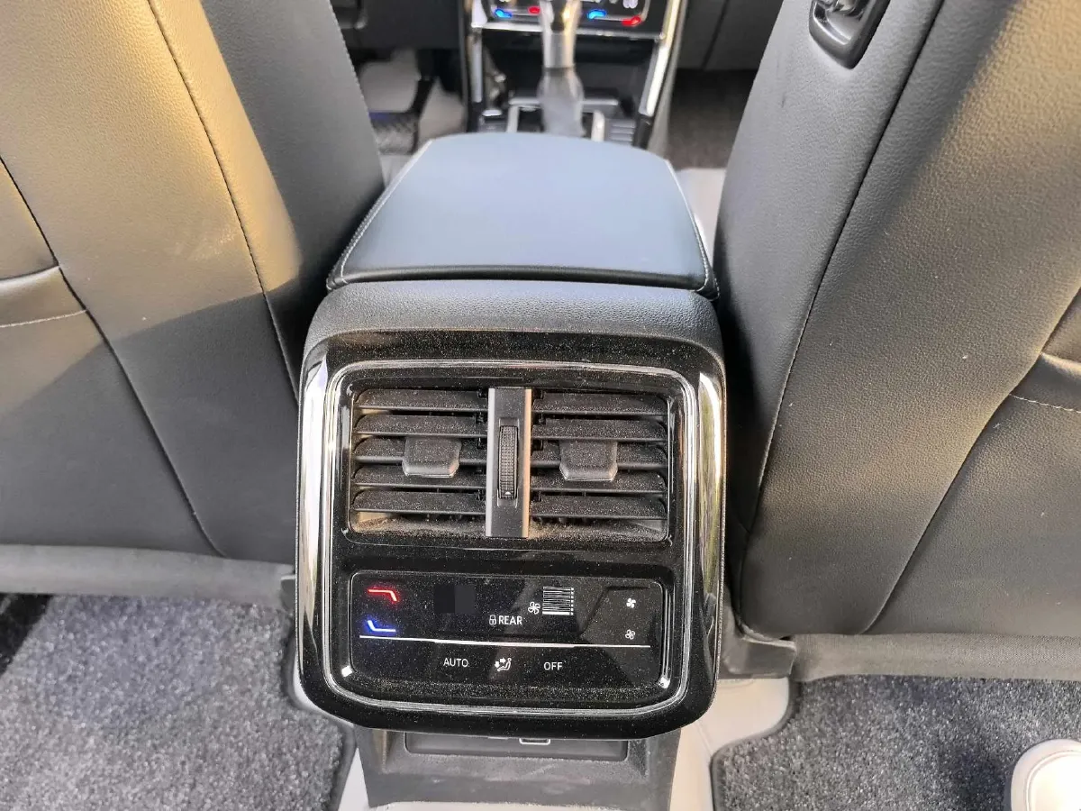 2024 Volkswagen Passat 2.0T 220HP L4 7DCT,autocango,china used car exporter,china ev exporter,chinese used car exporter,chinese used ev exporter