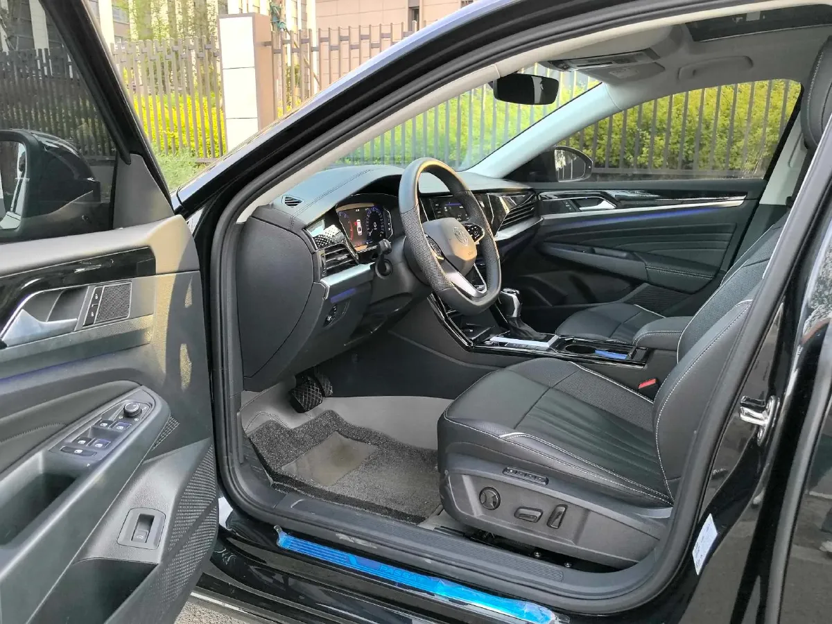 2024 Volkswagen Passat 2.0T 220HP L4 7DCT,autocango,china used car exporter,china ev exporter,chinese used car exporter,chinese used ev exporter