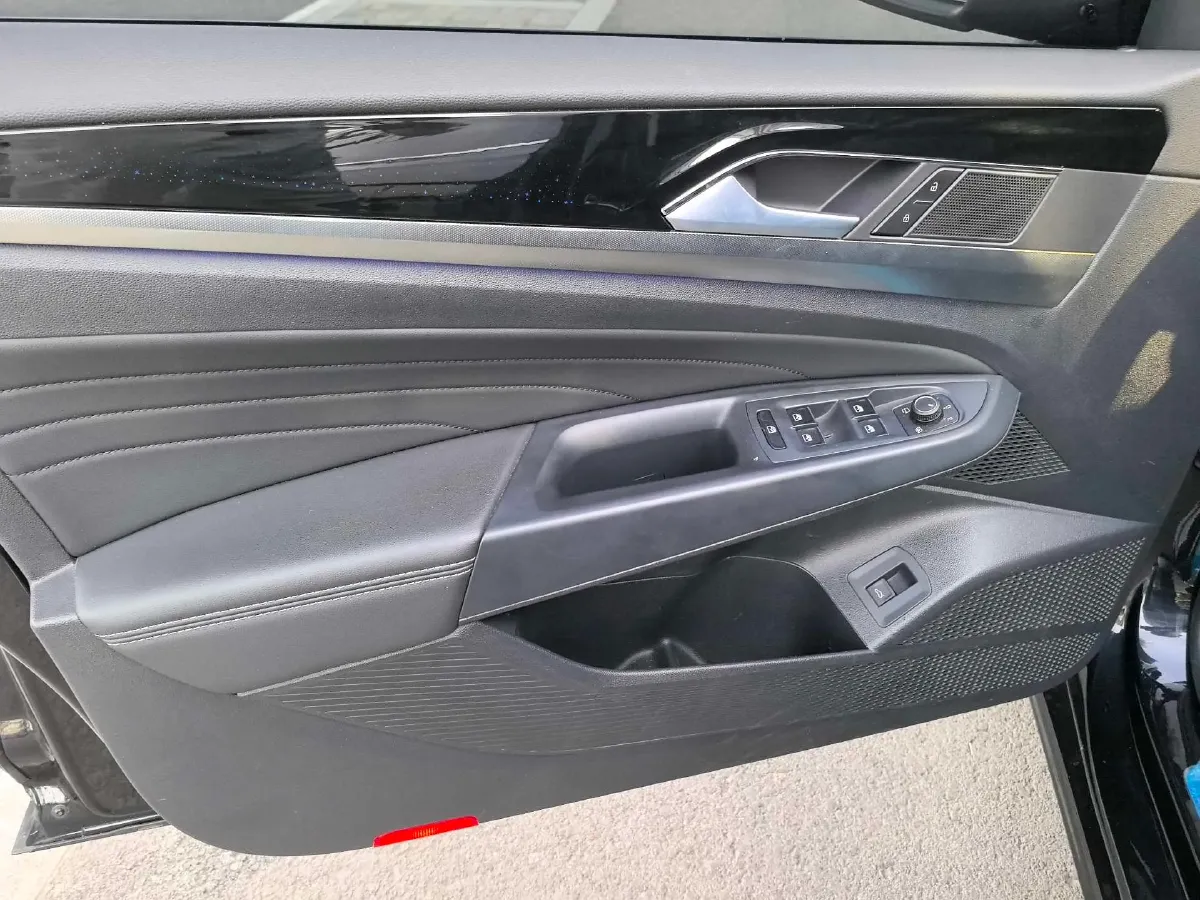 2024 Volkswagen Passat 2.0T 220HP L4 7DCT,autocango,china used car exporter,china ev exporter,chinese used car exporter,chinese used ev exporter