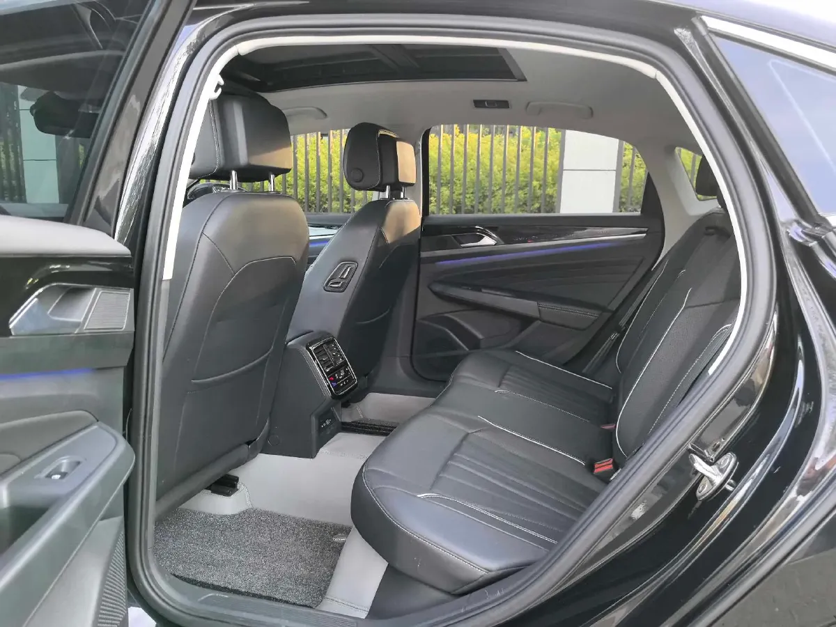 2024 Volkswagen Passat 2.0T 220HP L4 7DCT,autocango,china used car exporter,china ev exporter,chinese used car exporter,chinese used ev exporter