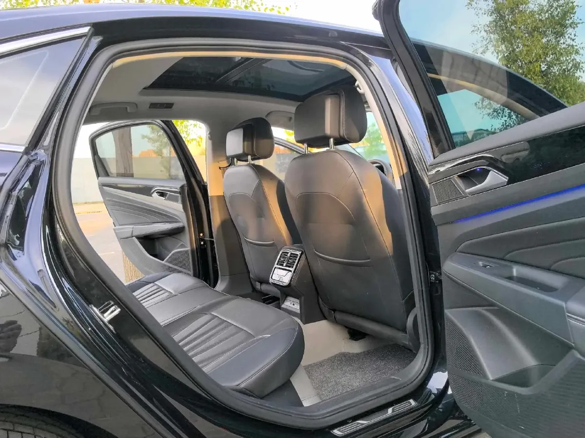 2024 Volkswagen Passat 2.0T 220HP L4 7DCT,autocango,china used car exporter,china ev exporter,chinese used car exporter,chinese used ev exporter