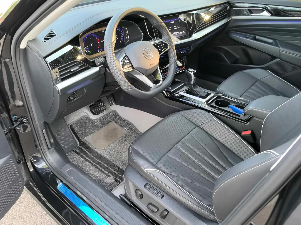 2024 Volkswagen Passat 2.0T 220HP L4 7DCT,autocango,china used car exporter,china ev exporter,chinese used car exporter,chinese used ev exporter
