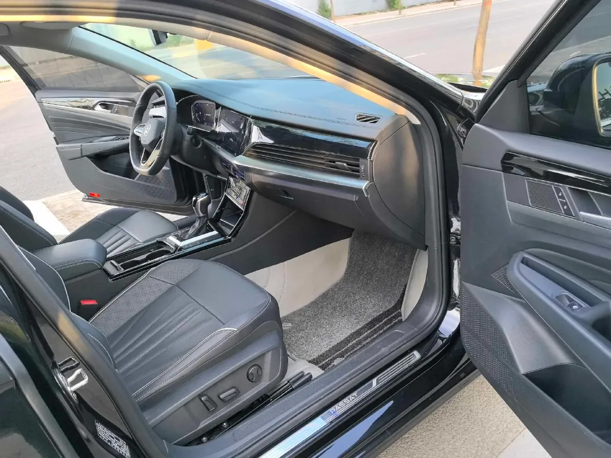 2024 Volkswagen Passat 2.0T 220HP L4 7DCT,autocango,china used car exporter,china ev exporter,chinese used car exporter,chinese used ev exporter