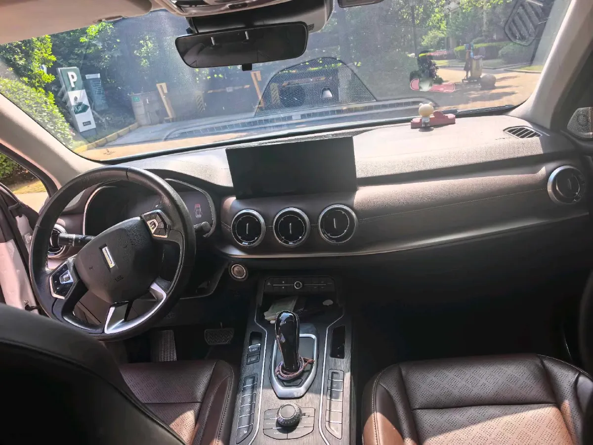 2020 WEY VV6 2.0T 227HP L4 7DCT,autocango,china used car exporter,china ev exporter,chinese used car exporter,chinese used ev exporter