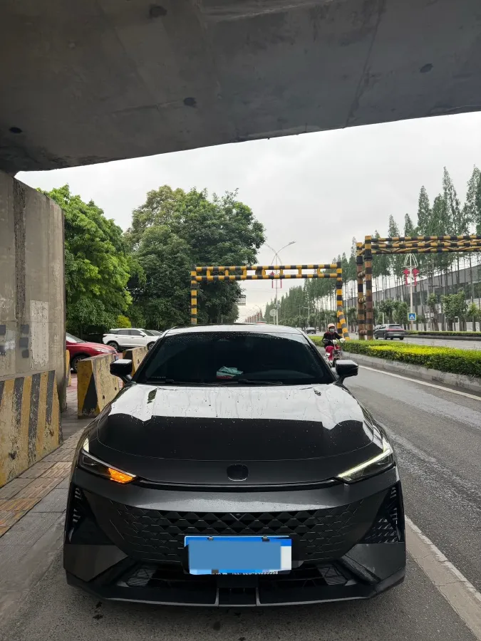 2024 ChangAn UNI-V 1.5T 188HP L4 7DCT,autocango,china used car exporter,china ev exporter,chinese used car exporter,chinese used ev exporter