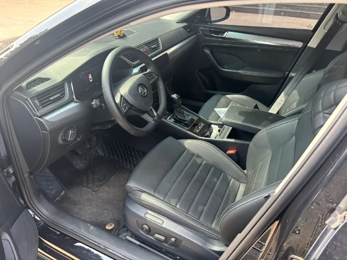 2022 Skoda Superb 1.4T 150HP L4 7DCT,autocango,china used car exporter,china ev exporter,chinese used car exporter,chinese used ev exporter