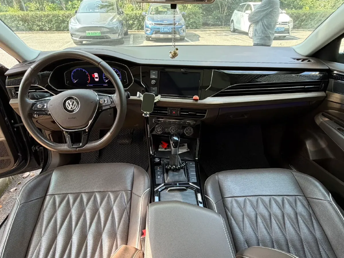 2019 Volvo V40 1.5T 152HP L4 6AT,autocango,china used car exporter,china ev exporter,chinese used car exporter,chinese used ev exporter