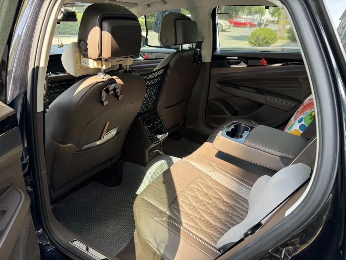 2019 Volvo V40 1.5T 152HP L4 6AT,autocango,china used car exporter,china ev exporter,chinese used car exporter,chinese used ev exporter