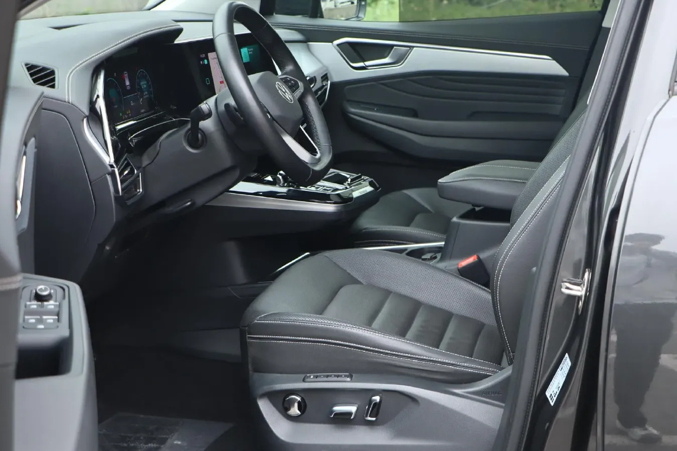 2021 Volkswagen Talagon 2.0T 220HP L4 7DCT,autocango,china used car exporter,china ev exporter,chinese used car exporter,chinese used ev exporter