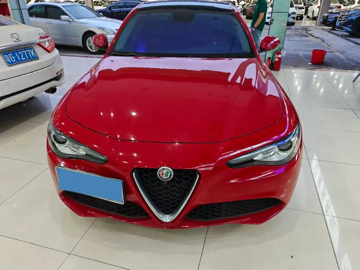 2017 Alfa Romeo Giulia 2.0T 200HP L4 8AT,autocango,china used car exporter,china ev exporter,chinese used car exporter,chinese used ev exporter
