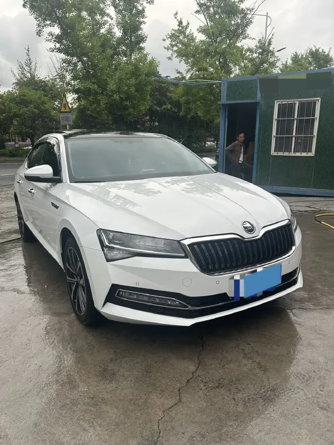 2022 Skoda Superb 1.4T 150HP L4 7DCT,autocango,china used car exporter,china ev exporter,chinese used car exporter,chinese used ev exporter