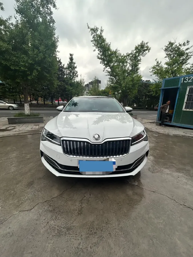 2022 Skoda Superb 1.4T 150HP L4 7DCT,autocango,china used car exporter,china ev exporter,chinese used car exporter,chinese used ev exporter