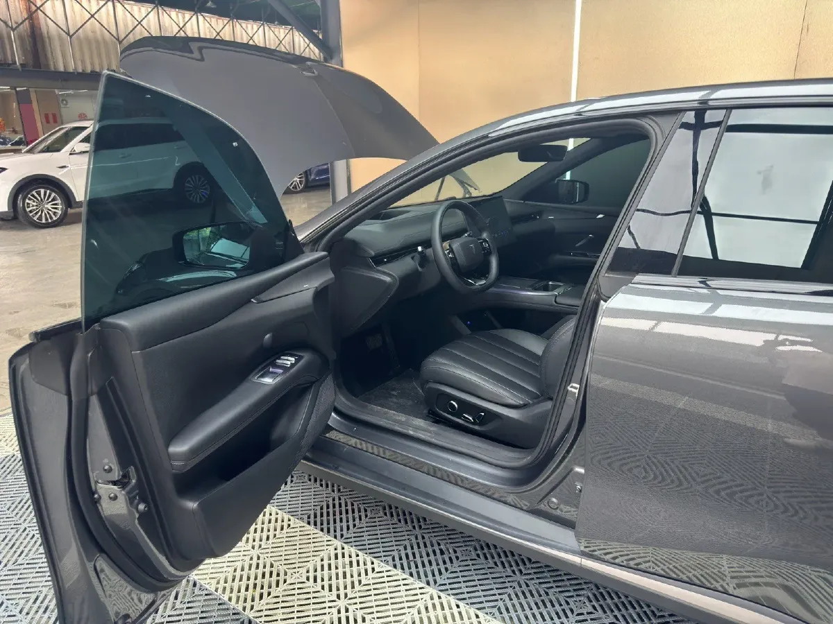 2025 Deepal L07 BEV 56.12KWH,autocango,china used car exporter,china ev exporter,chinese used car exporter,chinese used ev exporter