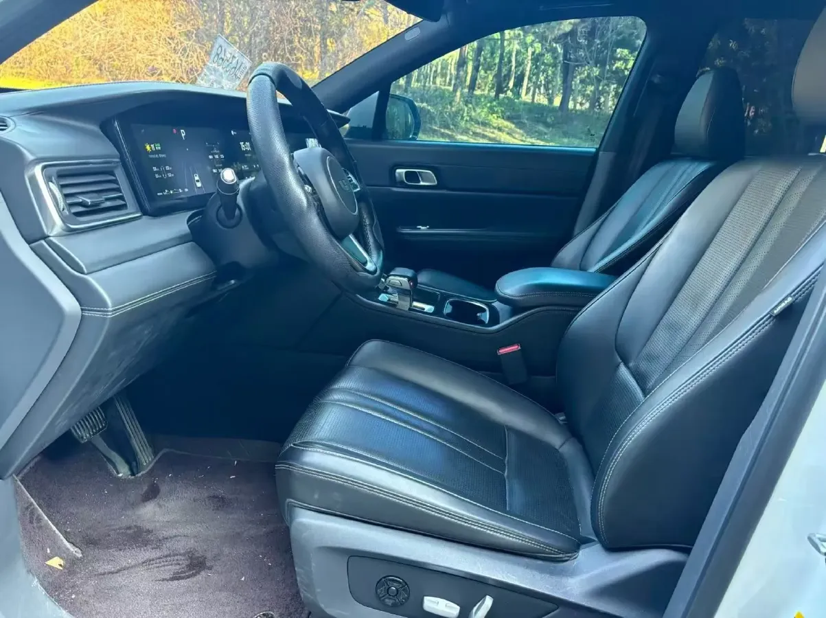 2020 Li ONE Range Extended 131HP REEV 40.5KWH,autocango,china used car exporter,china ev exporter,chinese used car exporter,chinese used ev exporter