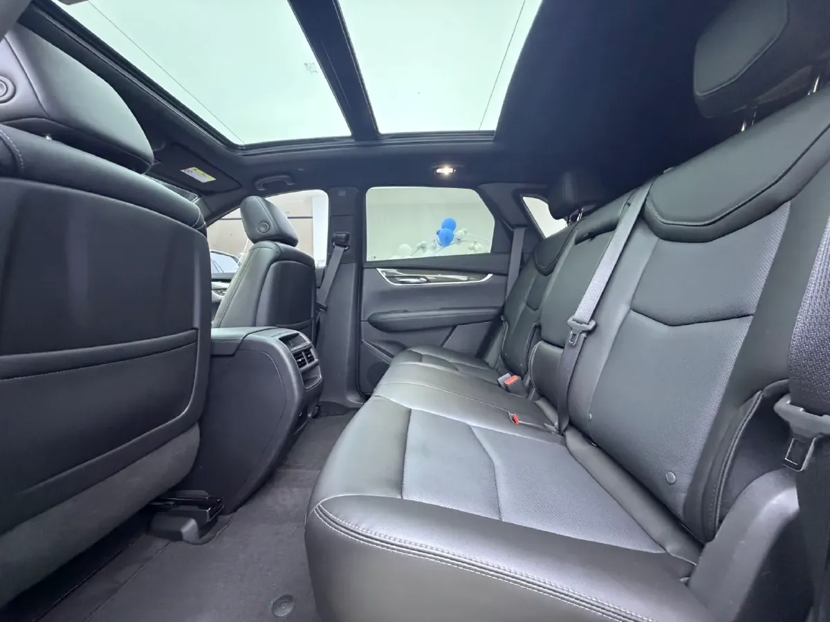 2022 Cadillac XT5 2.0T 237HP L4 9AT,autocango,china used car exporter,china ev exporter,chinese used car exporter,chinese used ev exporter