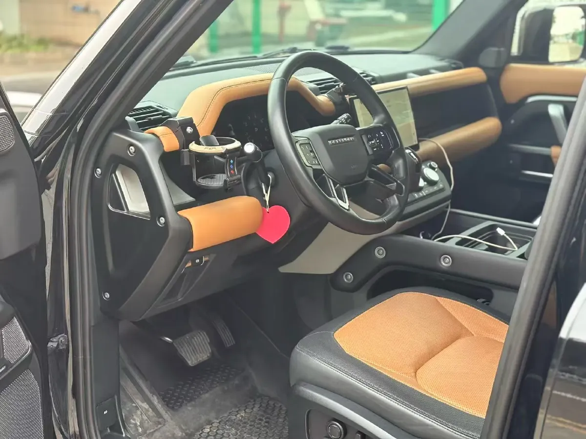 2023 Land Rover Defender 3.0T 400HP L6 8AT,autocango,china used car exporter,china ev exporter,chinese used car exporter,chinese used ev exporter