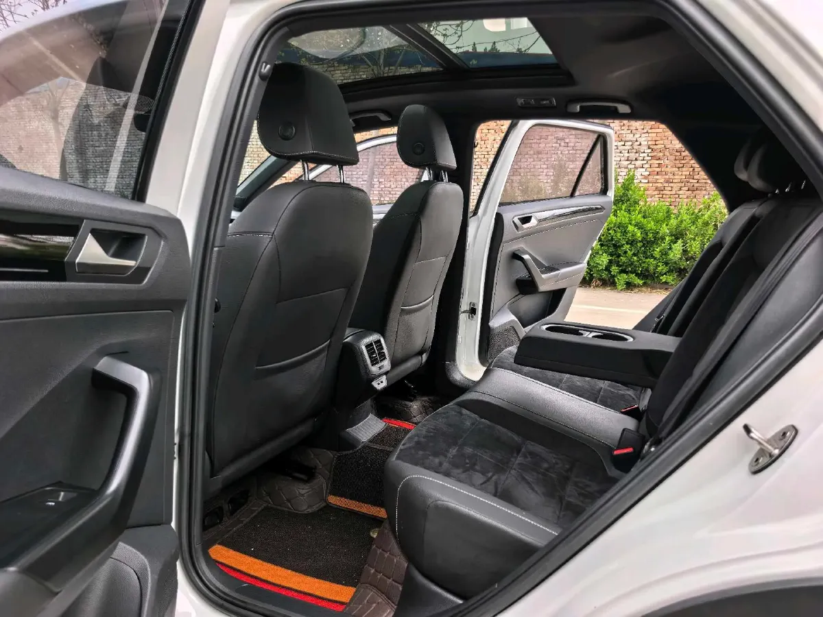 2021 Volkswagen T-Roc 1.4T 150HP L4 7DCT,autocango,china used car exporter,china ev exporter,chinese used car exporter,chinese used ev exporter