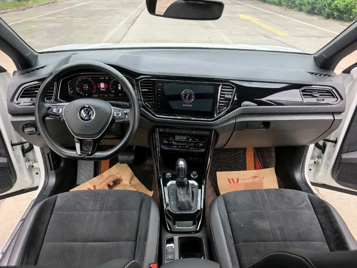 2021 Volkswagen T-Roc 1.4T 150HP L4 7DCT,autocango,china used car exporter,china ev exporter,chinese used car exporter,chinese used ev exporter