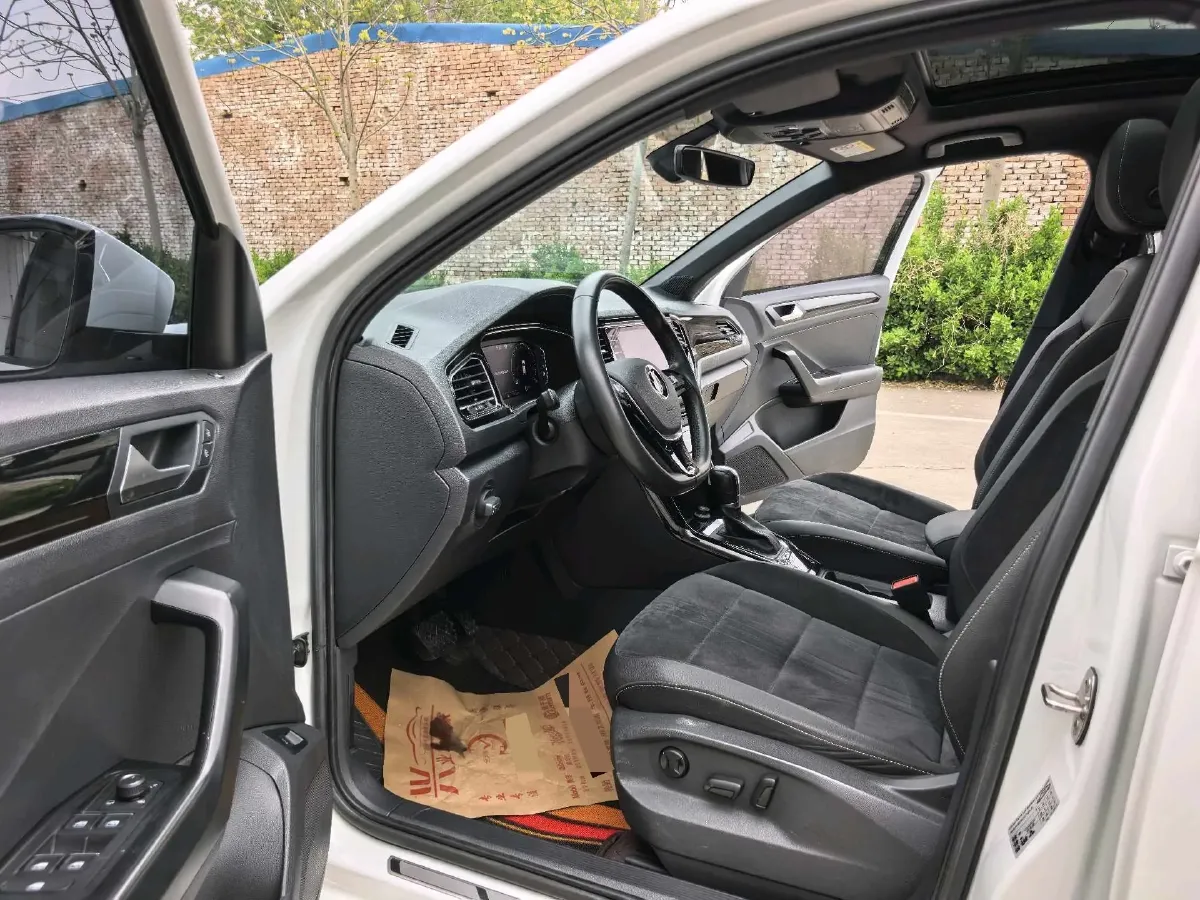 2021 Volkswagen T-Roc 1.4T 150HP L4 7DCT,autocango,china used car exporter,china ev exporter,chinese used car exporter,chinese used ev exporter