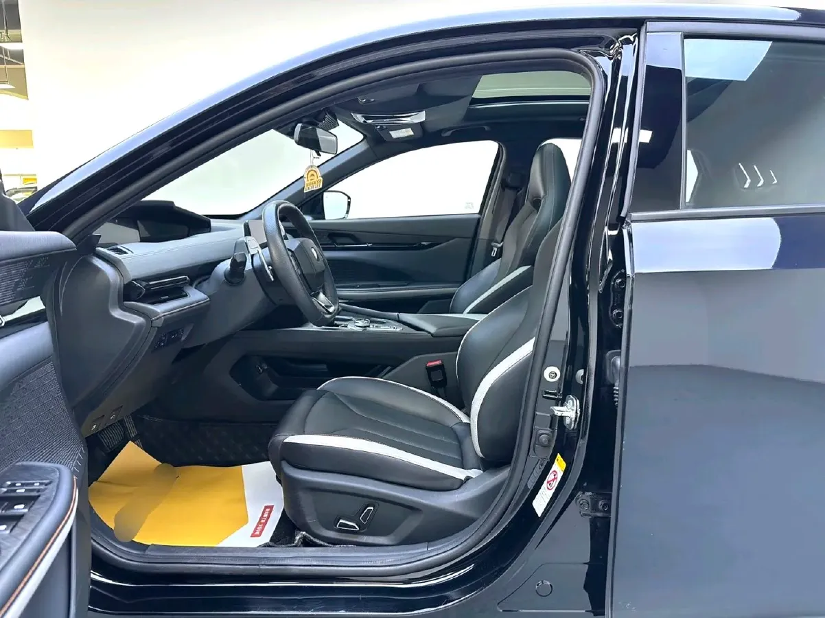 2023 ChangAn UNI-V 1.5T 188HP L4 7DCT,autocango,china used car exporter,china ev exporter,chinese used car exporter,chinese used ev exporter
