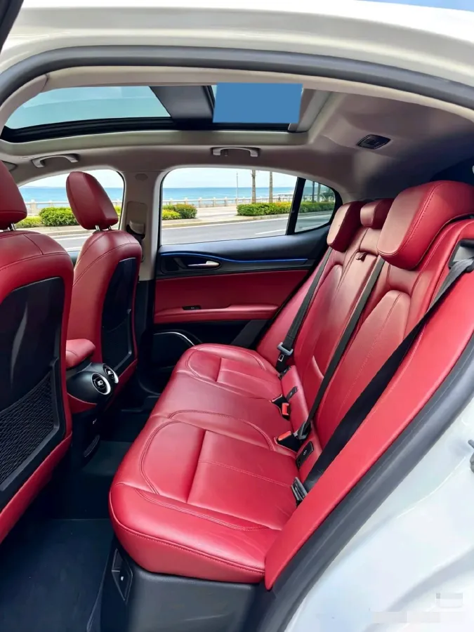 2017 Jaguar XE 2.0T 240HP L4 8AT,autocango,china used car exporter,china ev exporter,chinese used car exporter,chinese used ev exporter