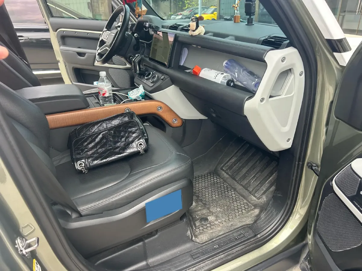 2022 Land Rover Defender 3.0T 400HP L6 8AT,autocango,china used car exporter,china ev exporter,chinese used car exporter,chinese used ev exporter