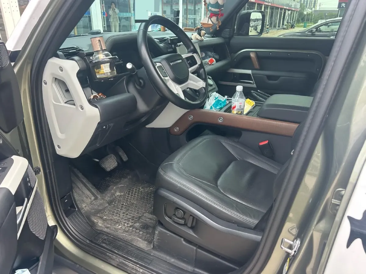 2022 Land Rover Defender 3.0T 400HP L6 8AT,autocango,china used car exporter,china ev exporter,chinese used car exporter,chinese used ev exporter