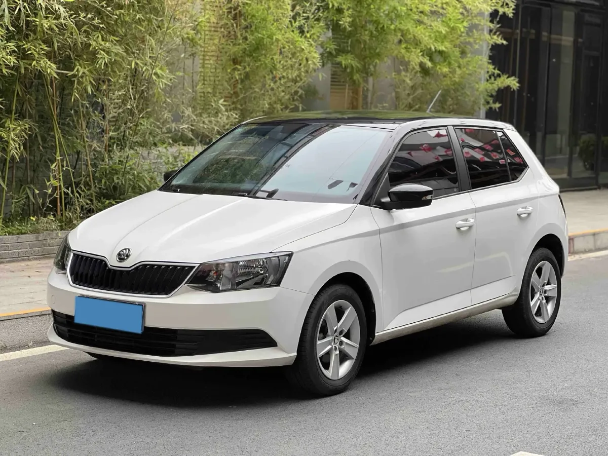 2017 Skoda Fabia 1.4L 90HP L4 6AT,autocango,china used car exporter,china ev exporter,chinese used car exporter,chinese used ev exporter