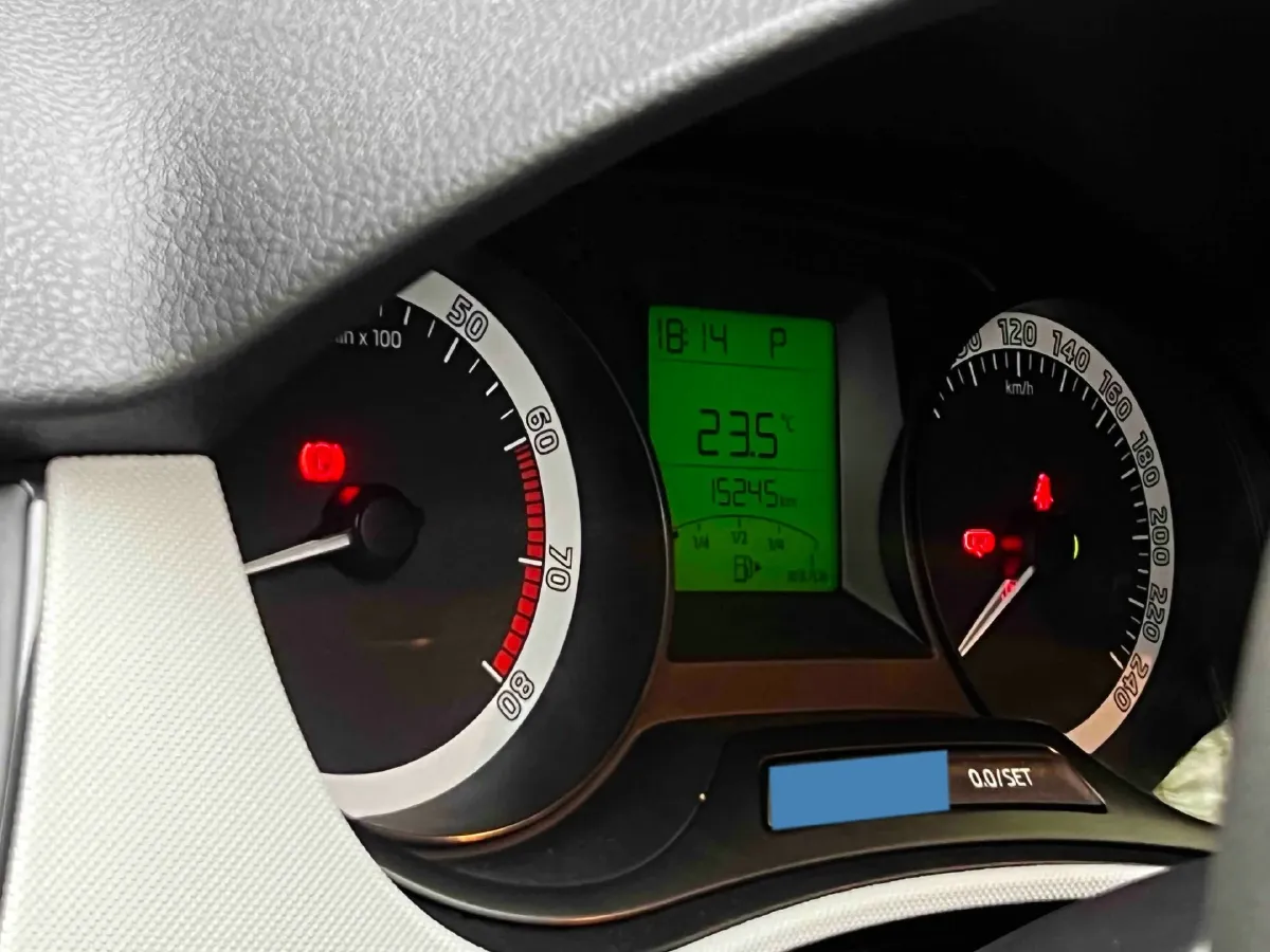2017 Skoda Fabia 1.4L 90HP L4 6AT,autocango,china used car exporter,china ev exporter,chinese used car exporter,chinese used ev exporter