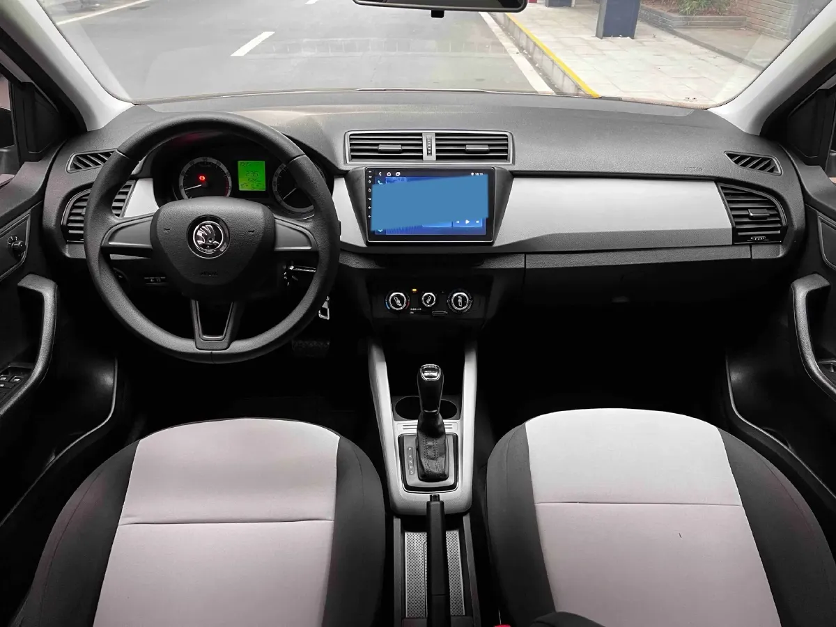 2017 Skoda Fabia 1.4L 90HP L4 6AT,autocango,china used car exporter,china ev exporter,chinese used car exporter,chinese used ev exporter