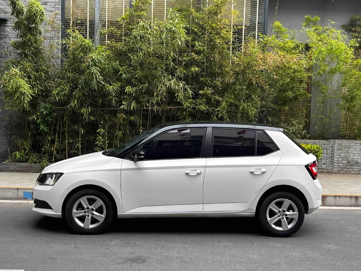 2017 Skoda Fabia 1.4L 90HP L4 6AT,autocango,china used car exporter,china ev exporter,chinese used car exporter,chinese used ev exporter