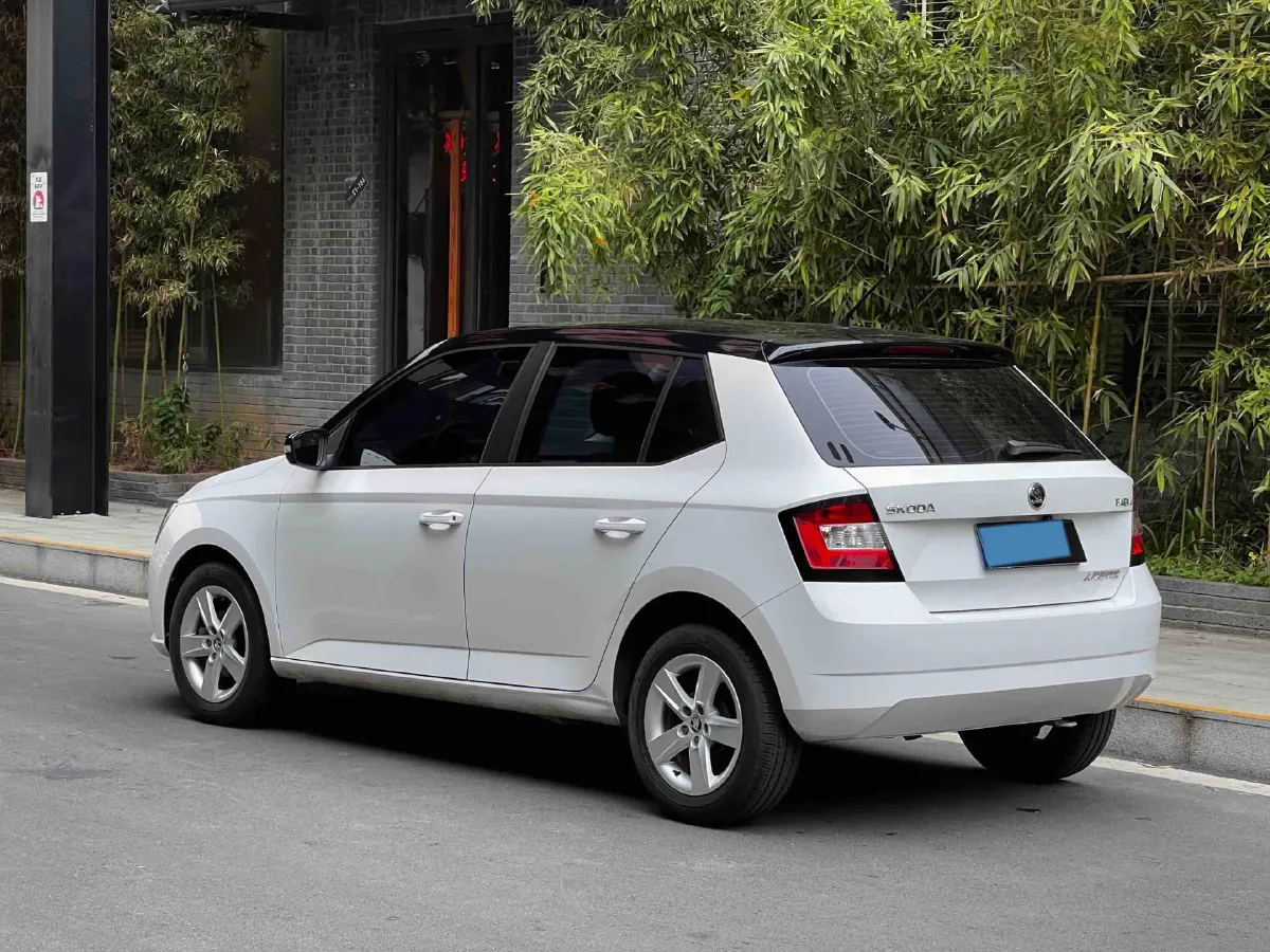 2017 Skoda Fabia 1.4L 90HP L4 6AT,autocango,china used car exporter,china ev exporter,chinese used car exporter,chinese used ev exporter