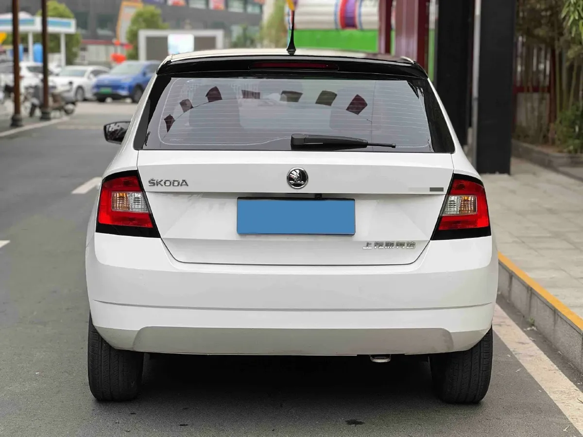 2017 Skoda Fabia 1.4L 90HP L4 6AT,autocango,china used car exporter,china ev exporter,chinese used car exporter,chinese used ev exporter