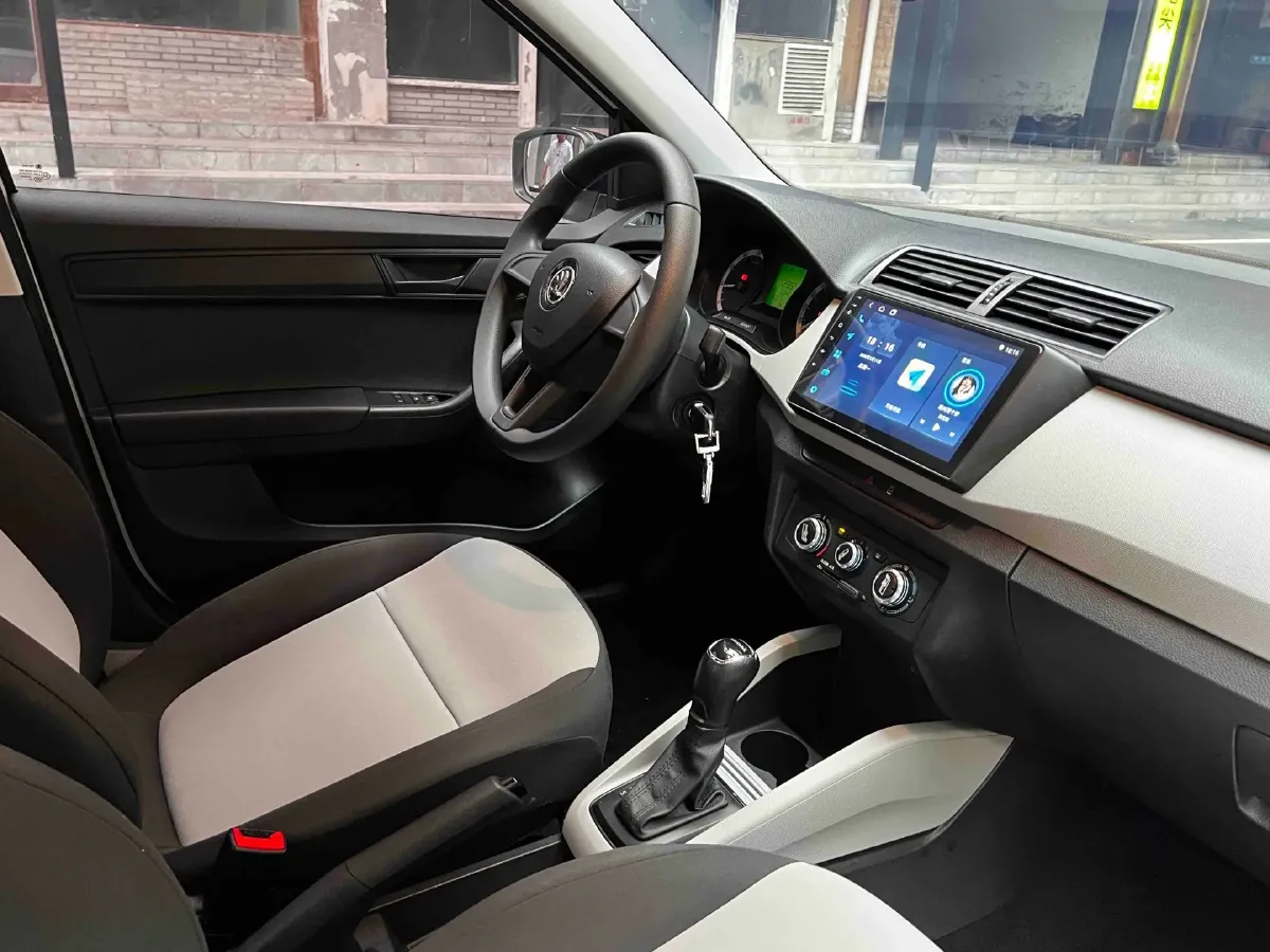 2017 Skoda Fabia 1.4L 90HP L4 6AT,autocango,china used car exporter,china ev exporter,chinese used car exporter,chinese used ev exporter