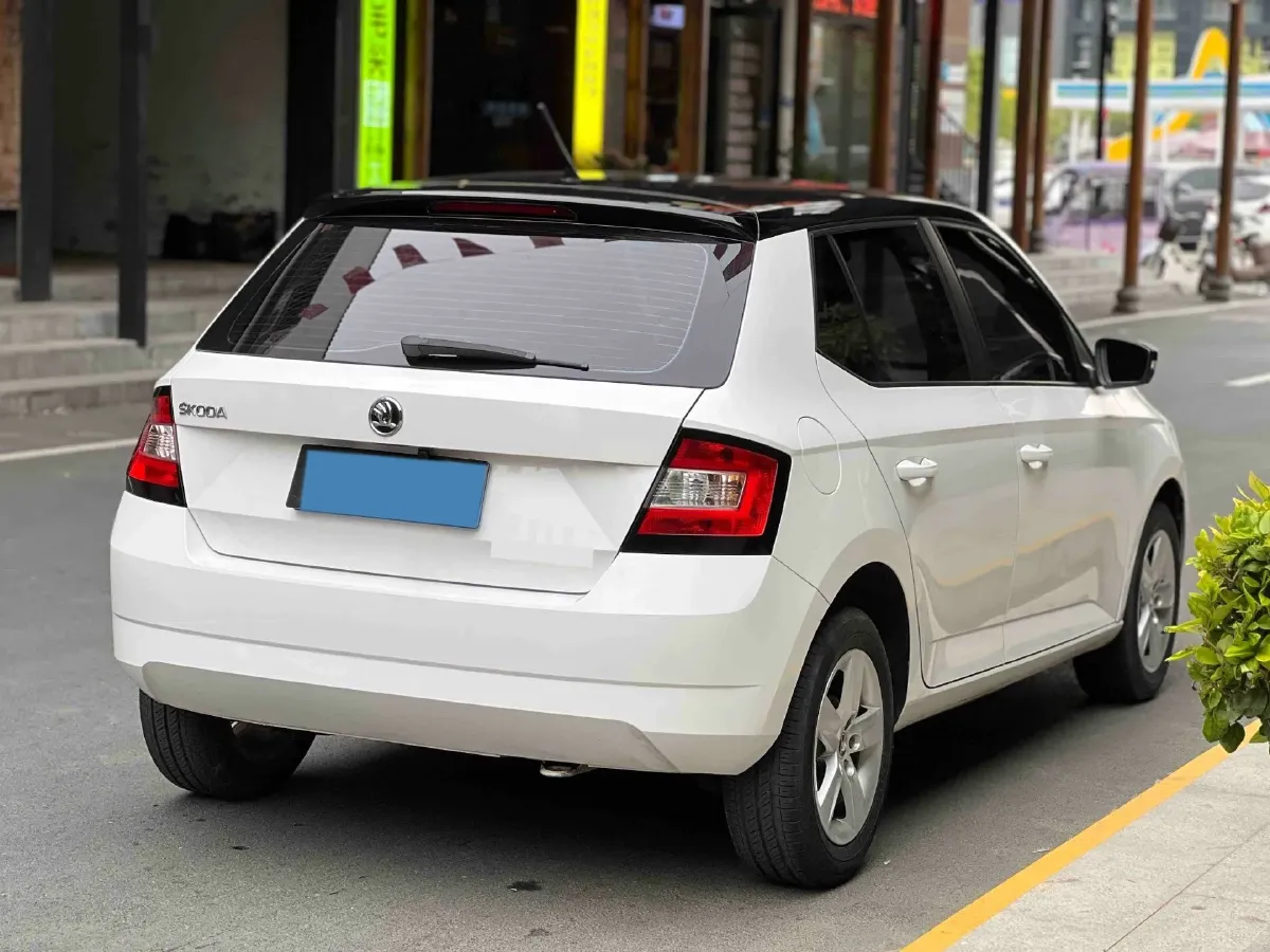 2017 Skoda Fabia 1.4L 90HP L4 6AT,autocango,china used car exporter,china ev exporter,chinese used car exporter,chinese used ev exporter