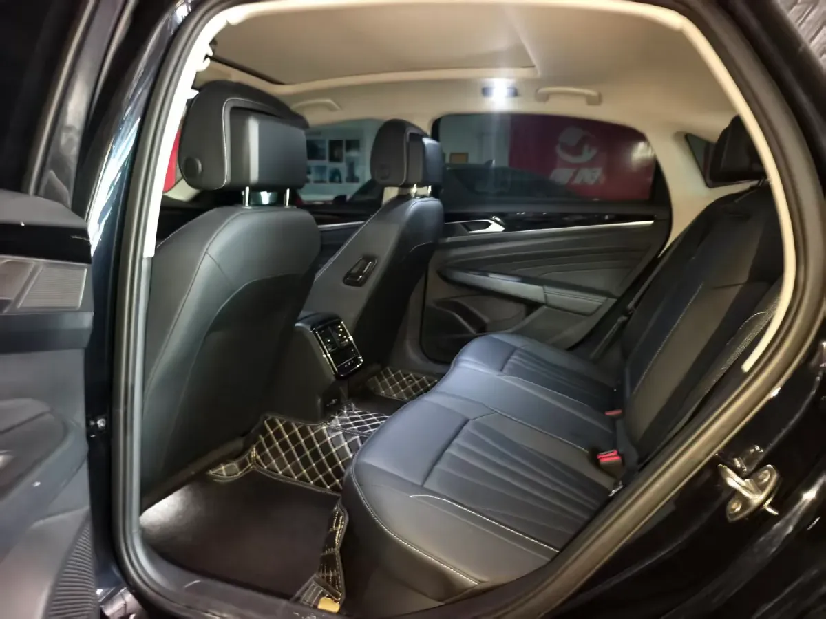 2025 Volkswagen Passat 2.0T 220HP L4 7DCT,autocango,china used car exporter,china ev exporter,chinese used car exporter,chinese used ev exporter