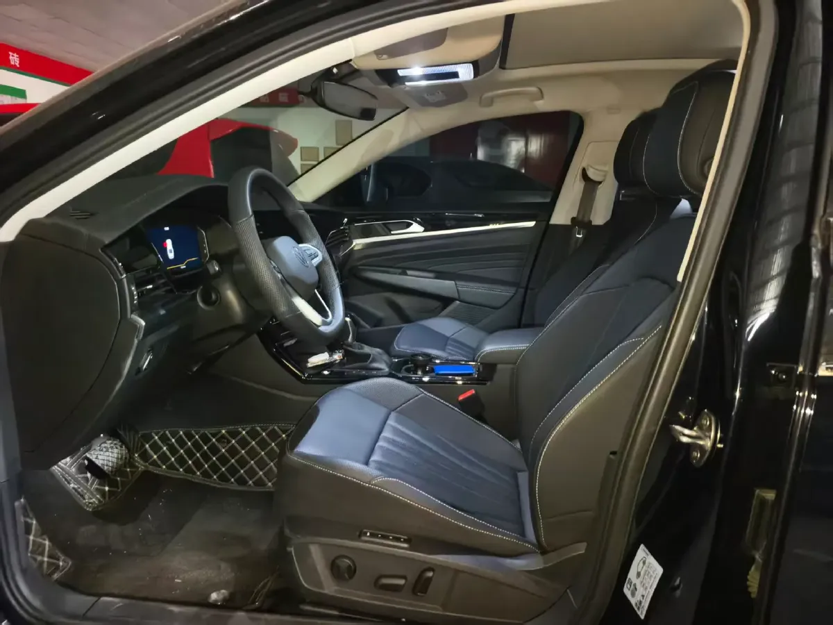 2025 Volkswagen Passat 2.0T 220HP L4 7DCT,autocango,china used car exporter,china ev exporter,chinese used car exporter,chinese used ev exporter
