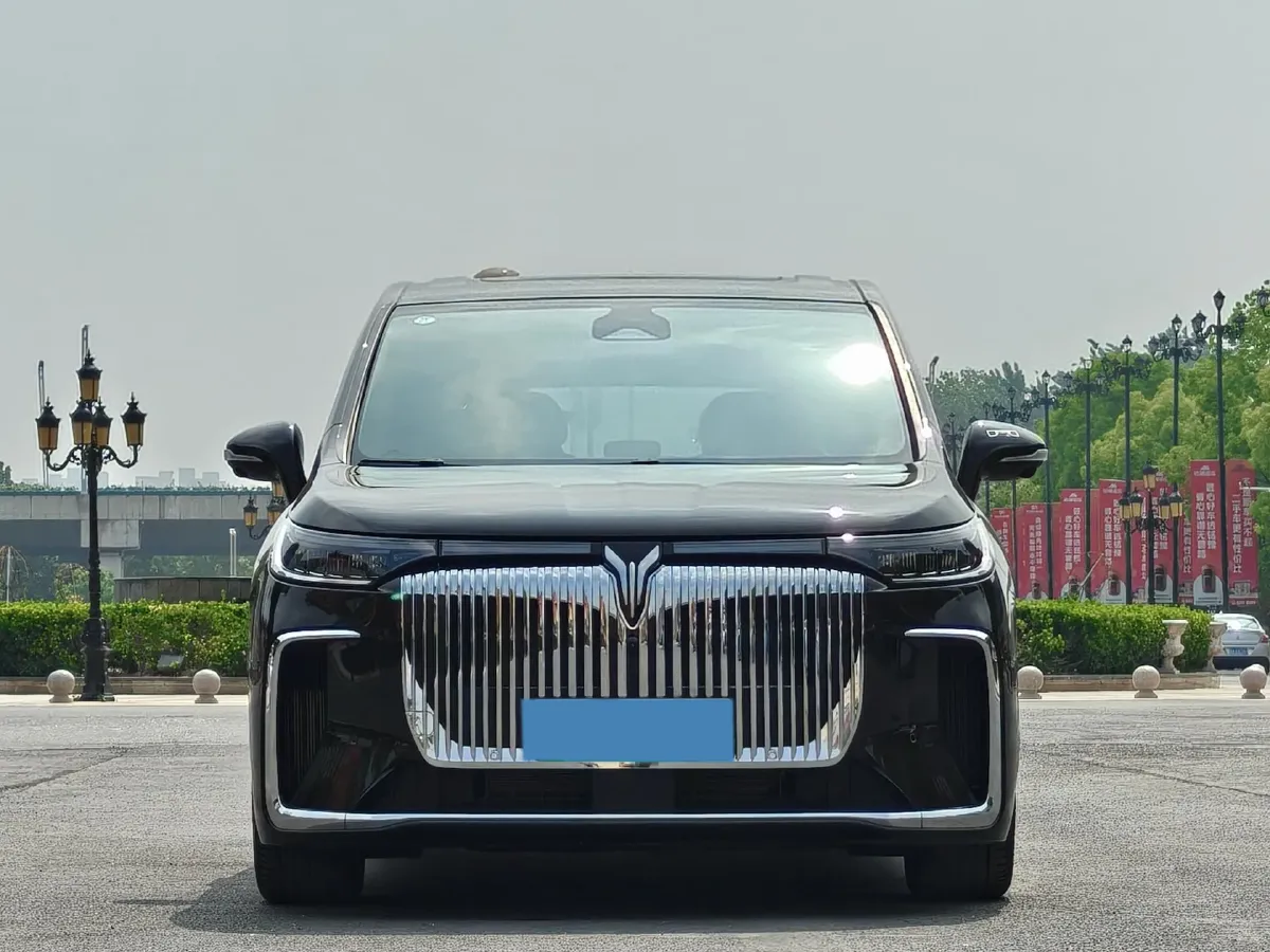 2025 Voyah Dream 1.5T 150HP L4 PHEV 41.7KWH,autocango,china used car exporter,china ev exporter,chinese used car exporter,chinese used ev exporter