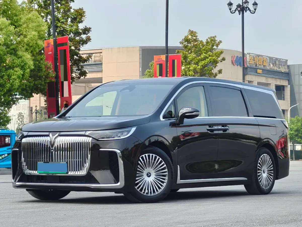2025 Voyah Dream 1.5T 150HP L4 PHEV 41.7KWH,autocango,china used car exporter,china ev exporter,chinese used car exporter,chinese used ev exporter