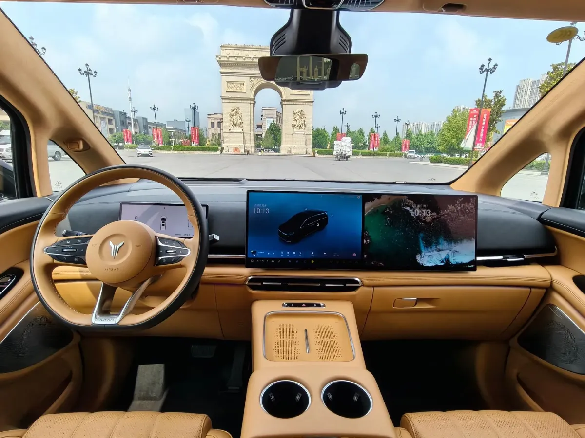 2025 Voyah Dream 1.5T 150HP L4 PHEV 41.7KWH,autocango,china used car exporter,china ev exporter,chinese used car exporter,chinese used ev exporter