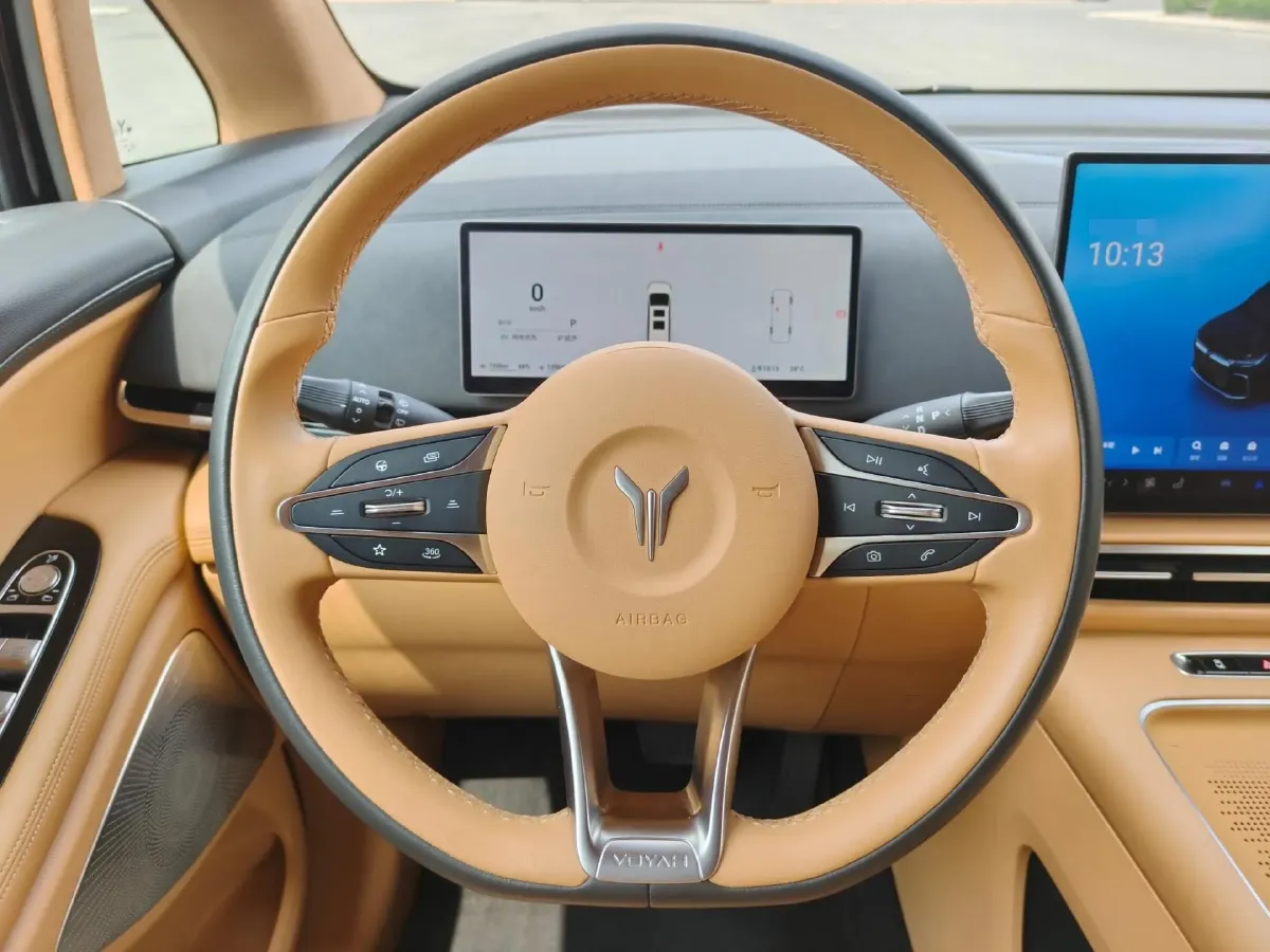 2025 Voyah Dream 1.5T 150HP L4 PHEV 41.7KWH,autocango,china used car exporter,china ev exporter,chinese used car exporter,chinese used ev exporter